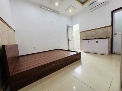 Rent the studio, window, full seven, near the west stop.