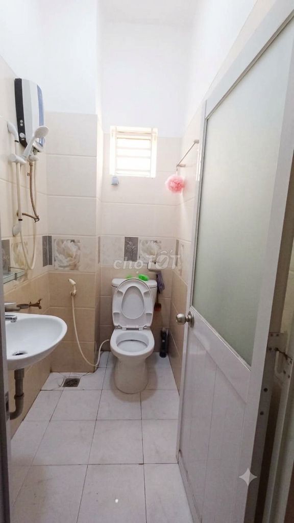 Get a room for the ladies at Phú Nhuận.