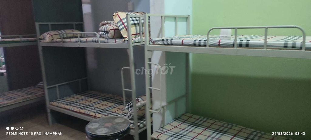 The electric bus charge for a bed in the cold room.