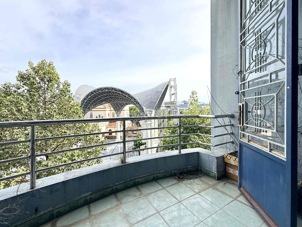 rents the balcony 50 M2-story district itself