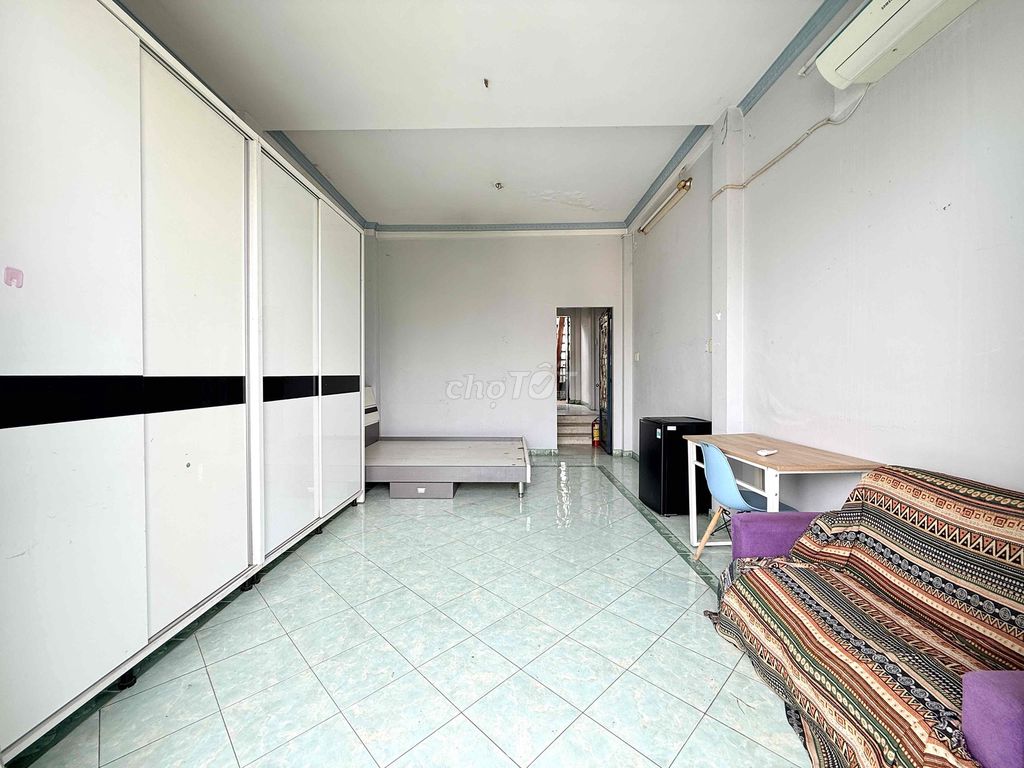 rents the balcony 50 M2-story district itself