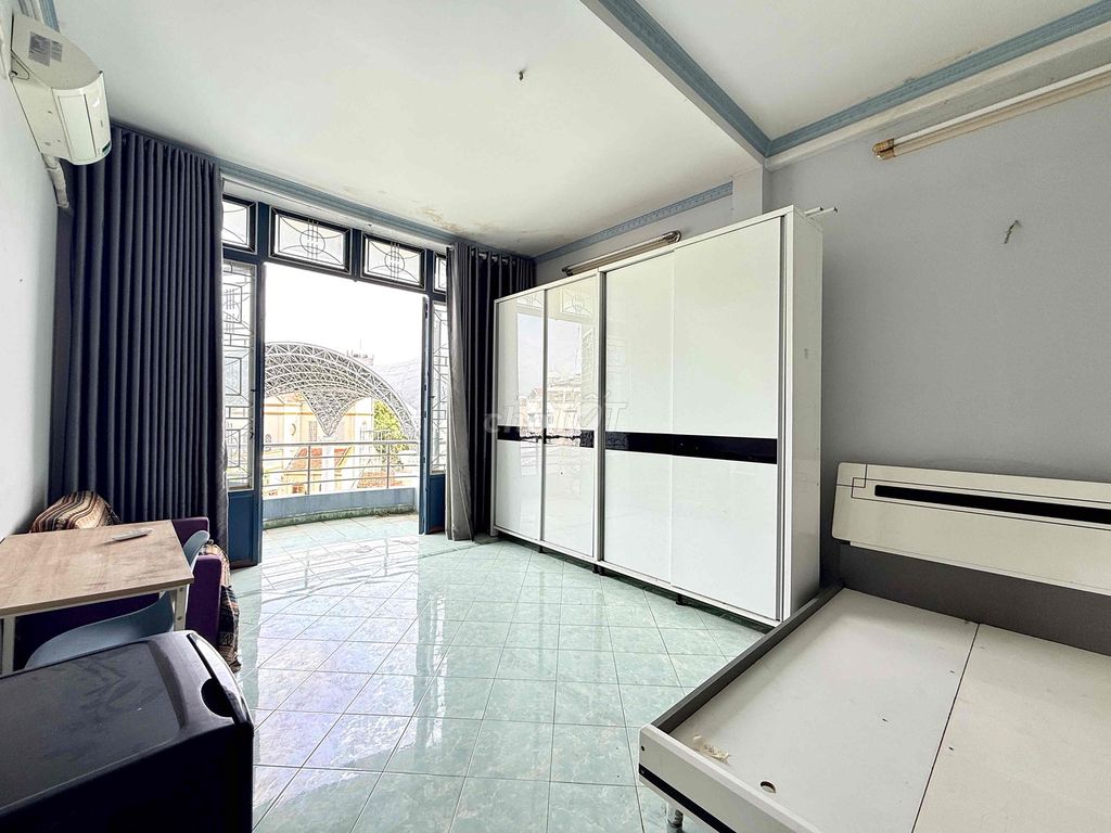 rents the balcony 50 M2-story district itself