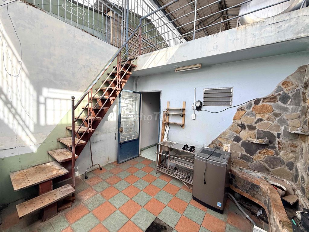 rents the balcony 50 M2-story district itself