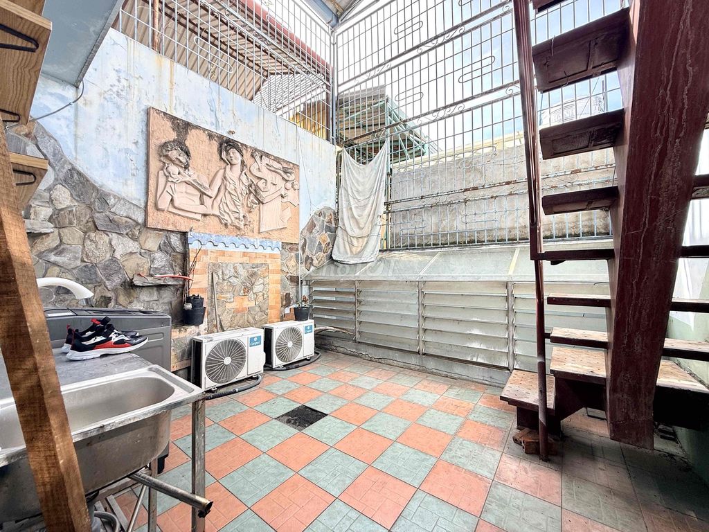 rents the balcony 50 M2-story district itself