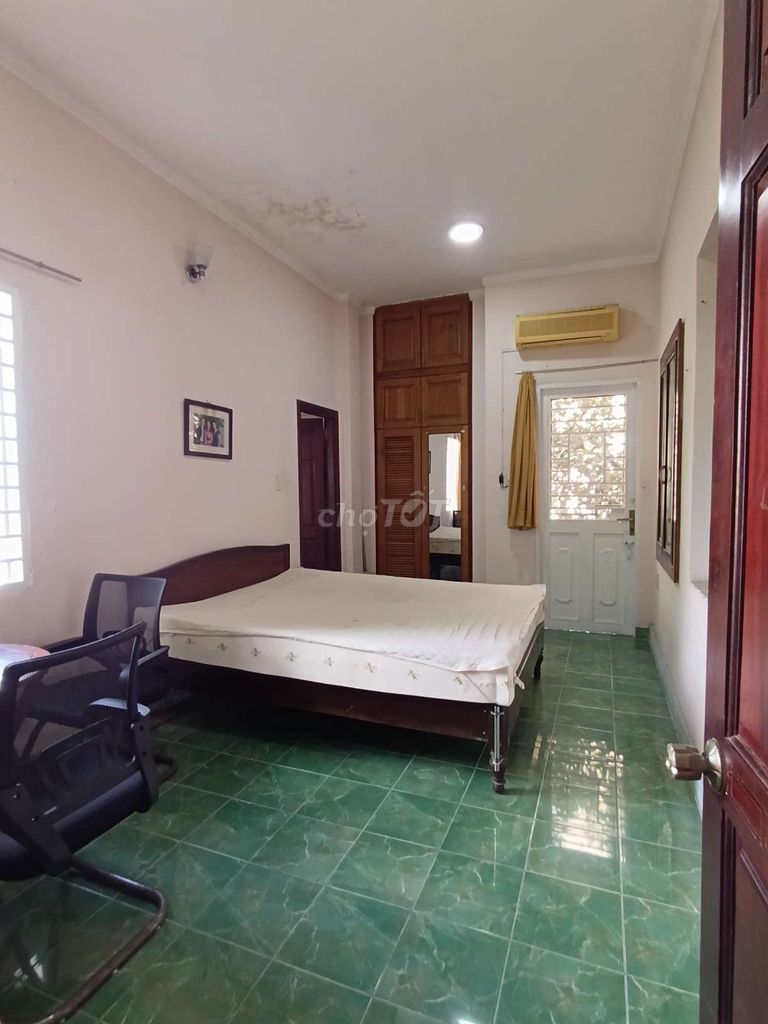 Rent rooms 20 meters of full furniture and air conditioning; share kitchen. 30 meters wide