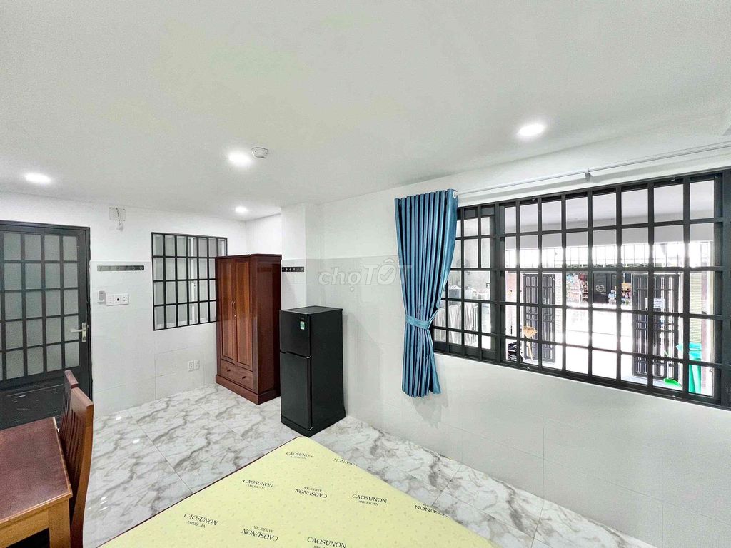 This is a full interior with an elevator next to a Y bridge to the 1st District.