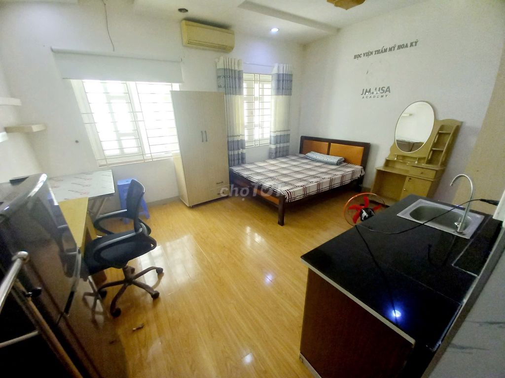 Central Mountain balcony room: 5.2 million, 30 meters, full interior.