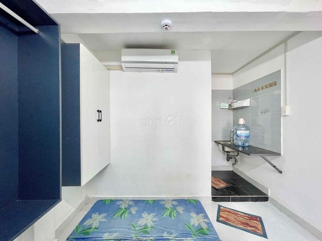 In the first room, there's a cold machine in the middle of the period.