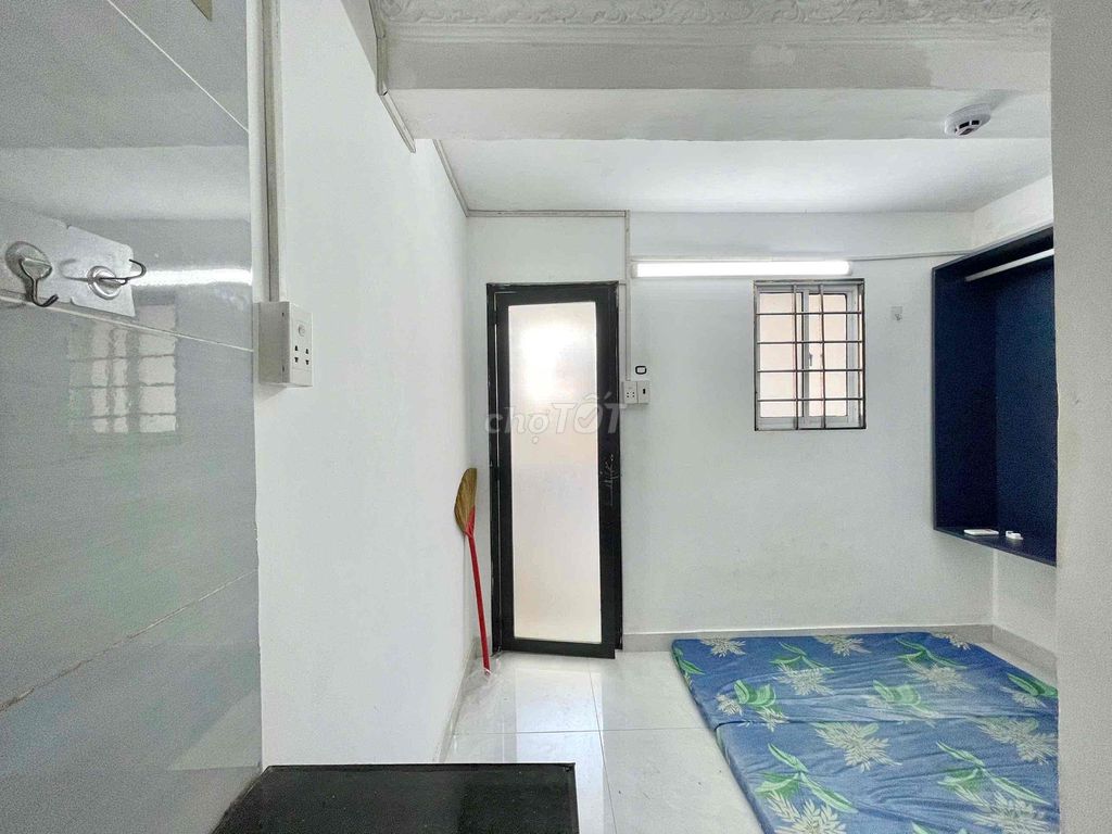 In the first room, there's a cold machine in the middle of the period.