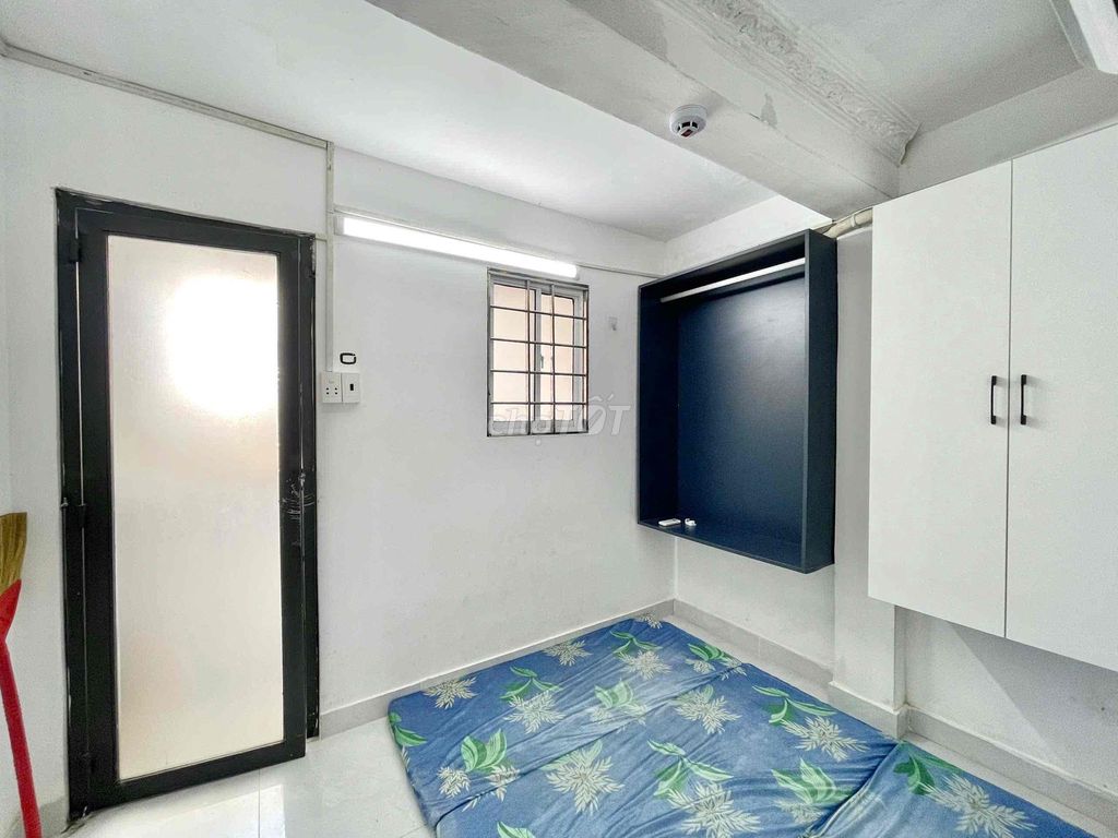 In the first room, there's a cold machine in the middle of the period.