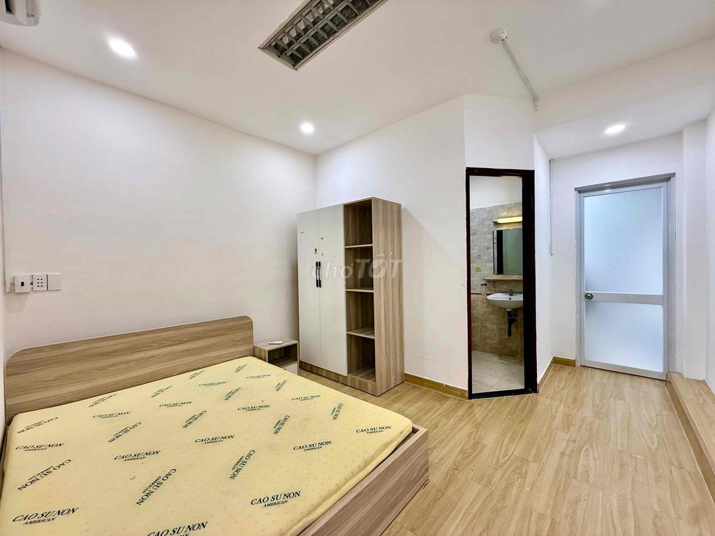 The studio separates the large window-cleaning machine
