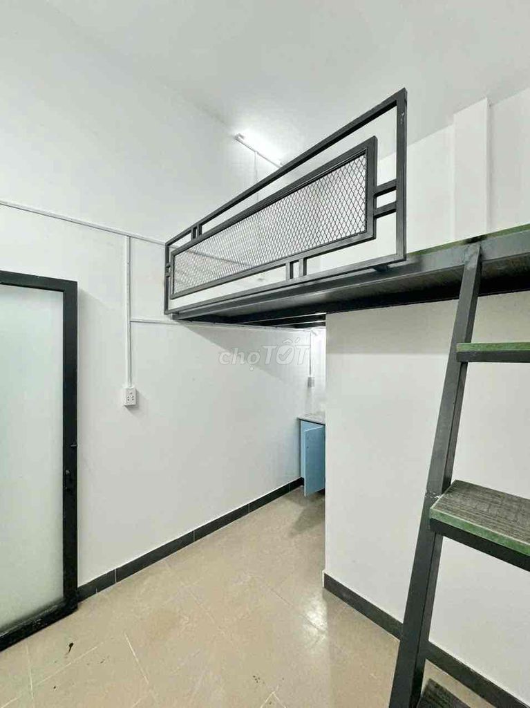 The Underprivileged Room in Yang