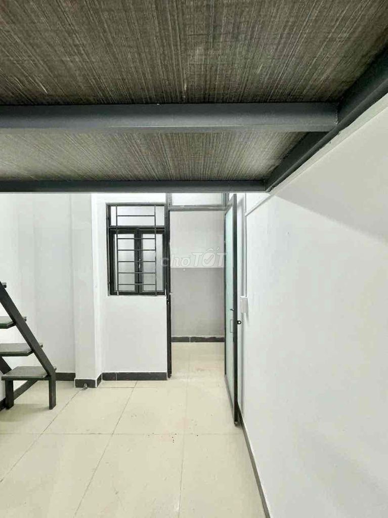 The Underprivileged Room in Yang