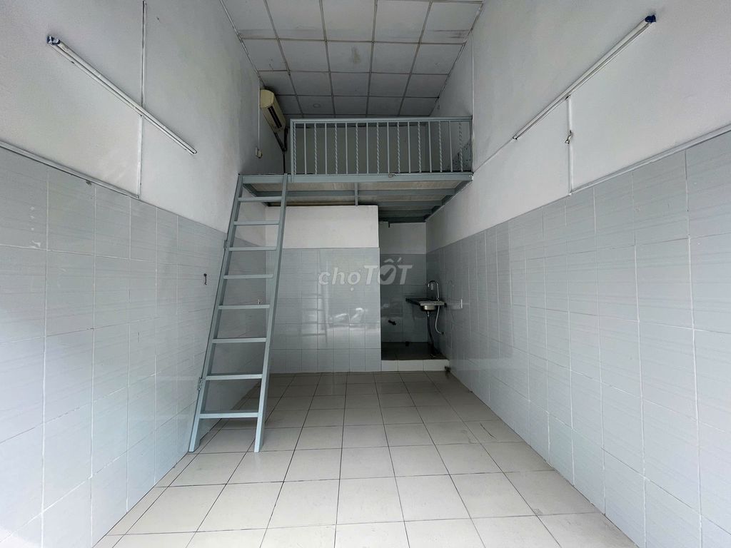 Miot high guard is both in business at Thủ Đức Falls, North Ning Market