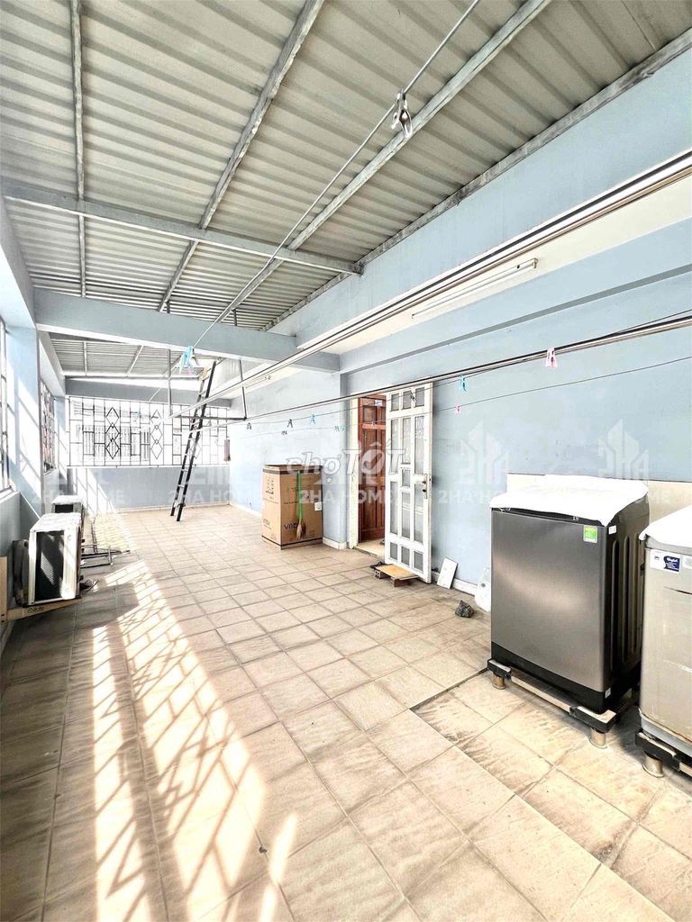 Private balcony, the interior is right near An Suong Market