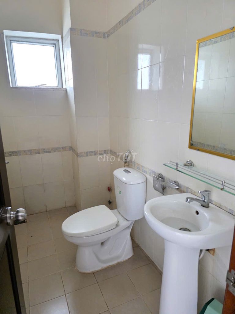 Private balcony, the interior is right near An Suong Market