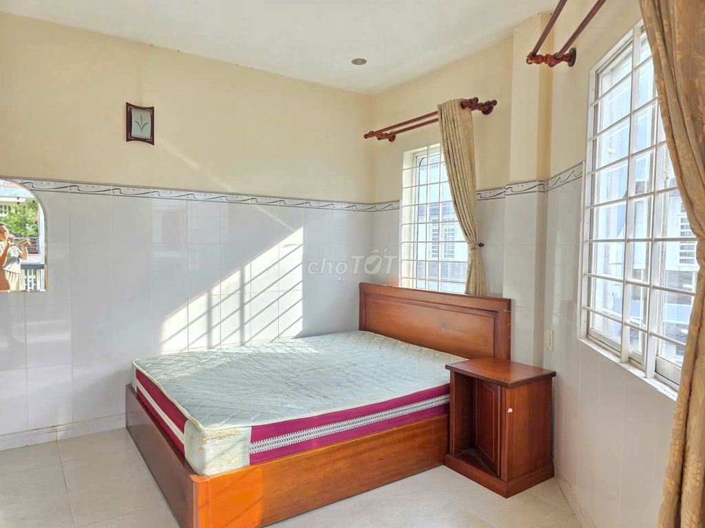 Private balcony, the interior is right near An Suong Market