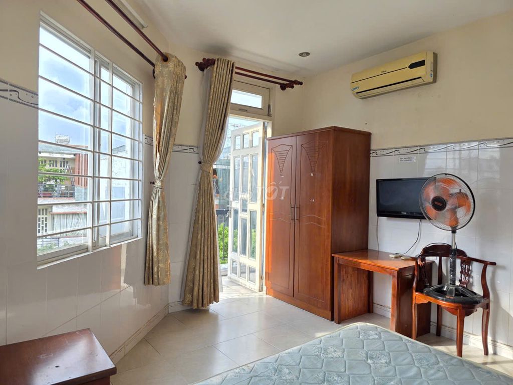 Private balcony, the interior is right near An Suong Market