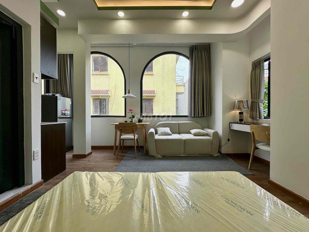 The window balcony studio is 35 m2 on 3/2.