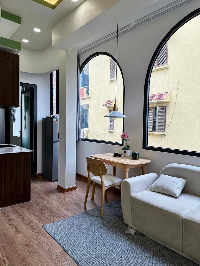 The window balcony studio is 35 m2 on 3/2.