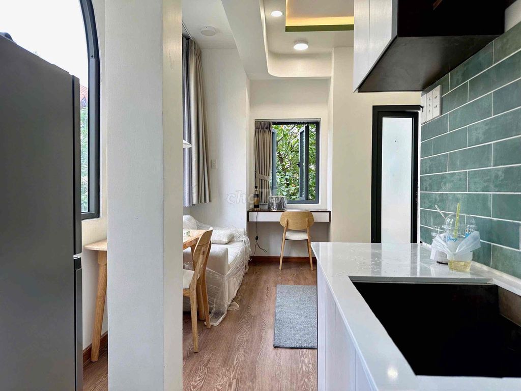The window balcony studio is 35 m2 on 3/2.