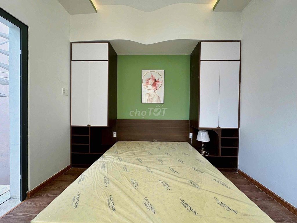 The window balcony studio is 35 m2 on 3/2.