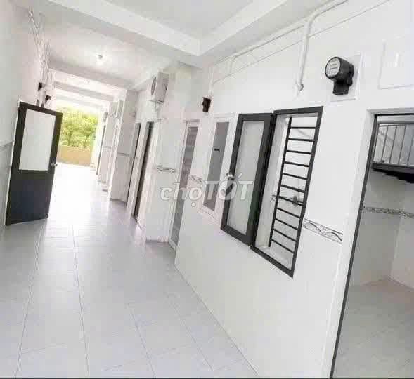 To rent a room with guards near the market. Madame hom aeon Bình Tân.