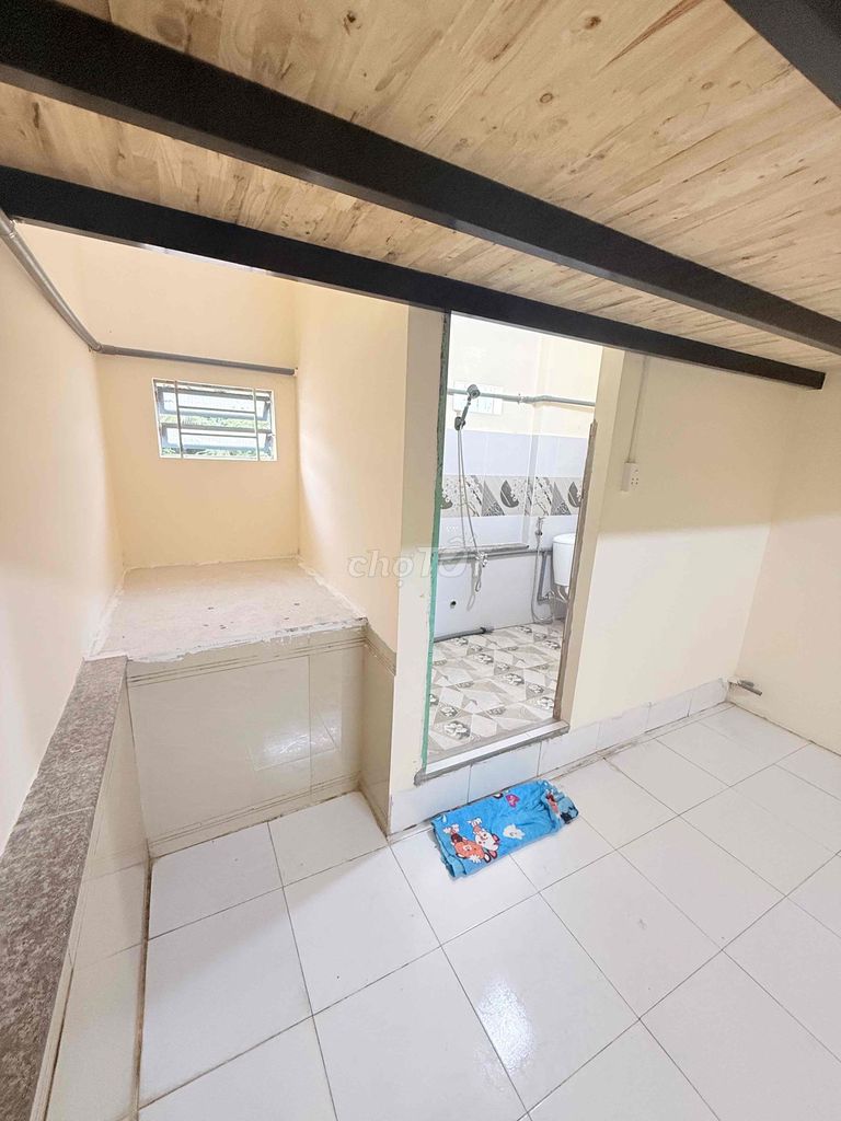 New room has 25 M2-- private toilet-- 2.4 million-- Bình Tân