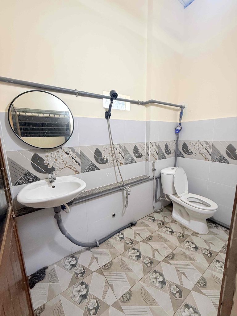 New room has 25 M2-- private toilet-- 2.4 million-- Bình Tân
