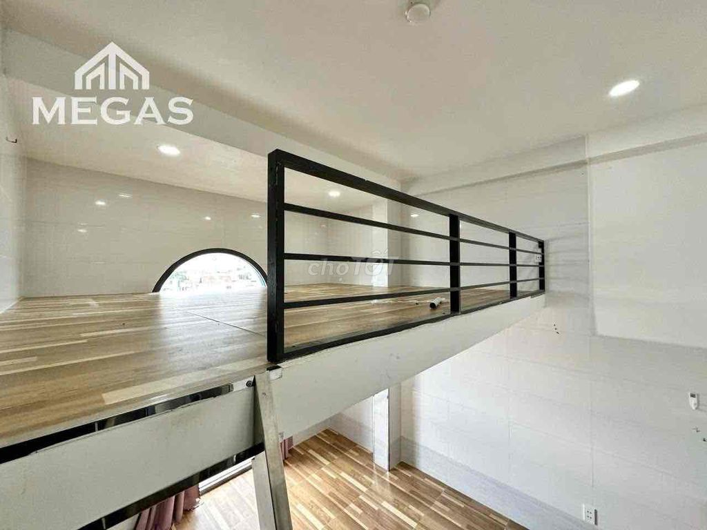 Rent an elevator room right in the living room. T1126.