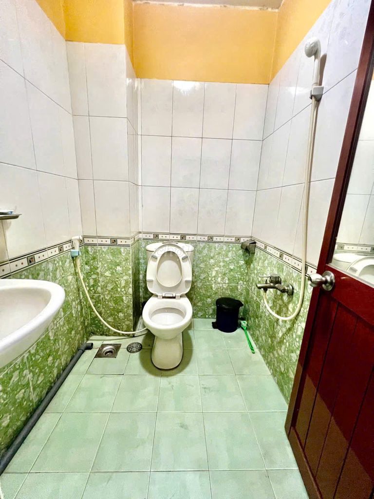 Master himself. The Full House interior 130 Nguyễn Cửu Đàm