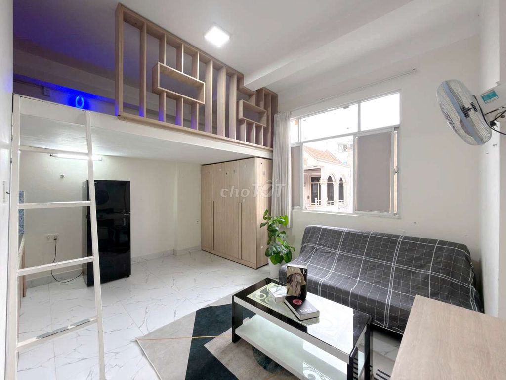 The owner has just emptied the entire interior of the Tân Bình sand.