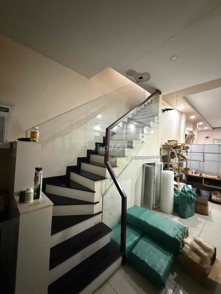 Rent a Tân Thới Hiệp Q1 District 121 1 .3-foot bedroom 9.5 million refrigerators.