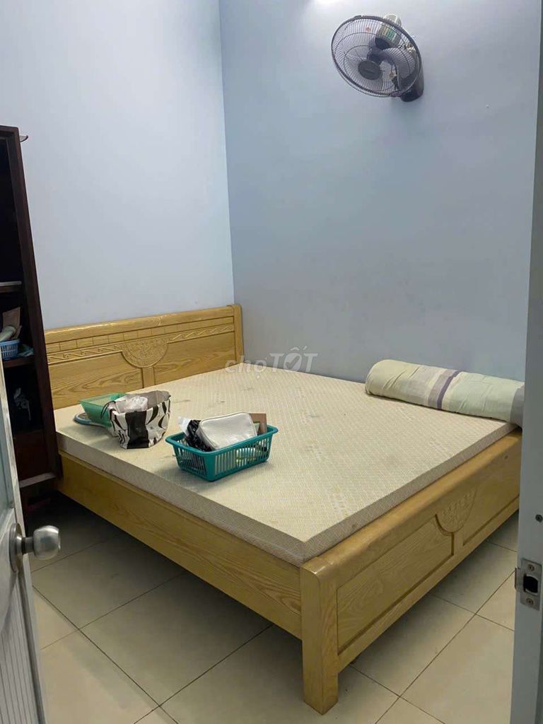 phạm văn chiêu-714 Gò Vấp. 4 x16. TREE. Oh, yeah, upstairs. Two bedrooms. Two toilets.