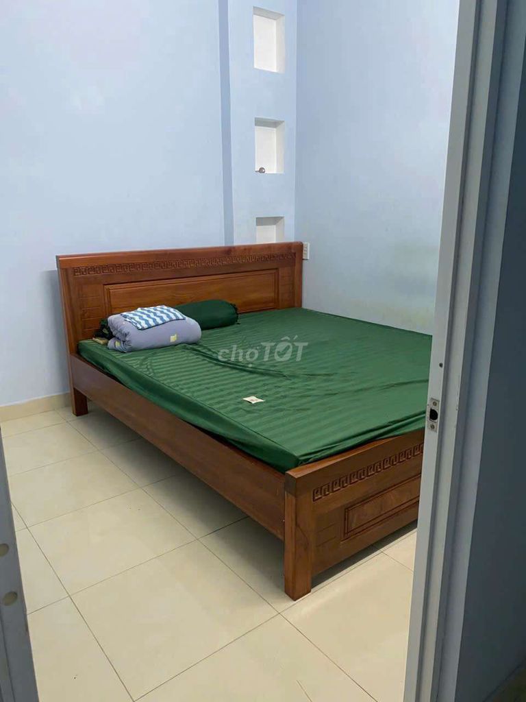 phạm văn chiêu-714 Gò Vấp. 4 x16. TREE. Oh, yeah, upstairs. Two bedrooms. Two toilets.