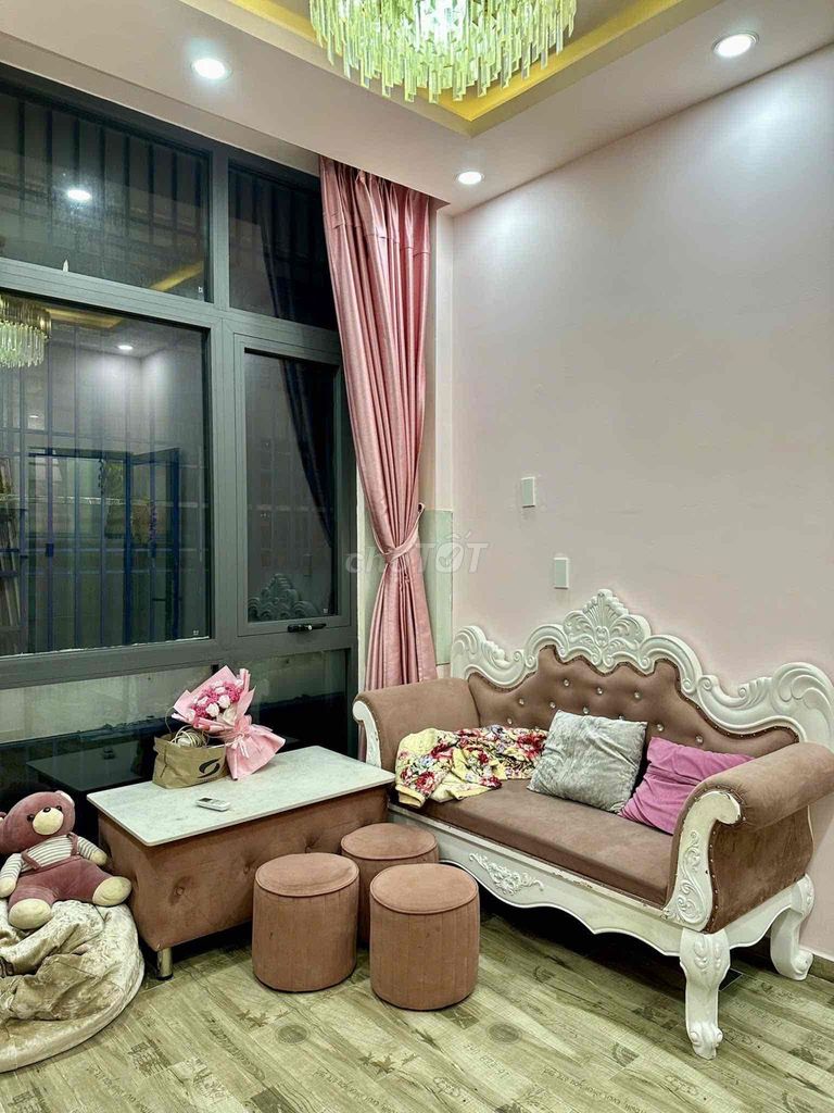 Two bedrooms, three bedrooms, full-on-one, 10 meters from the ground floor.