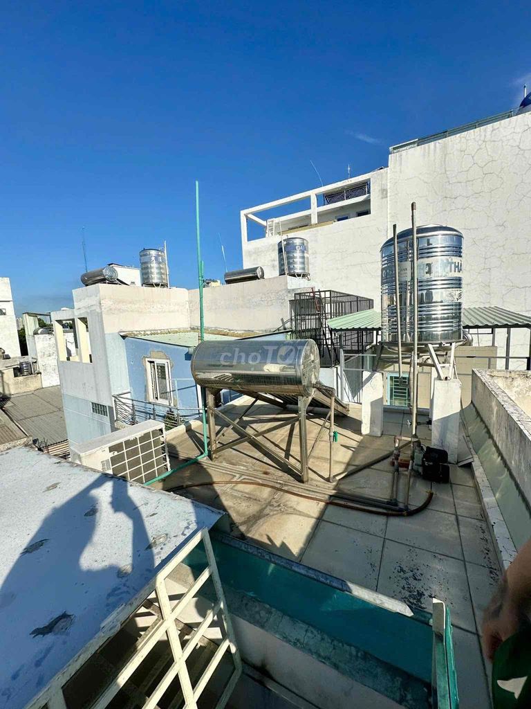Two bedrooms, three bedrooms, full-on-one, 10 meters from the ground floor.