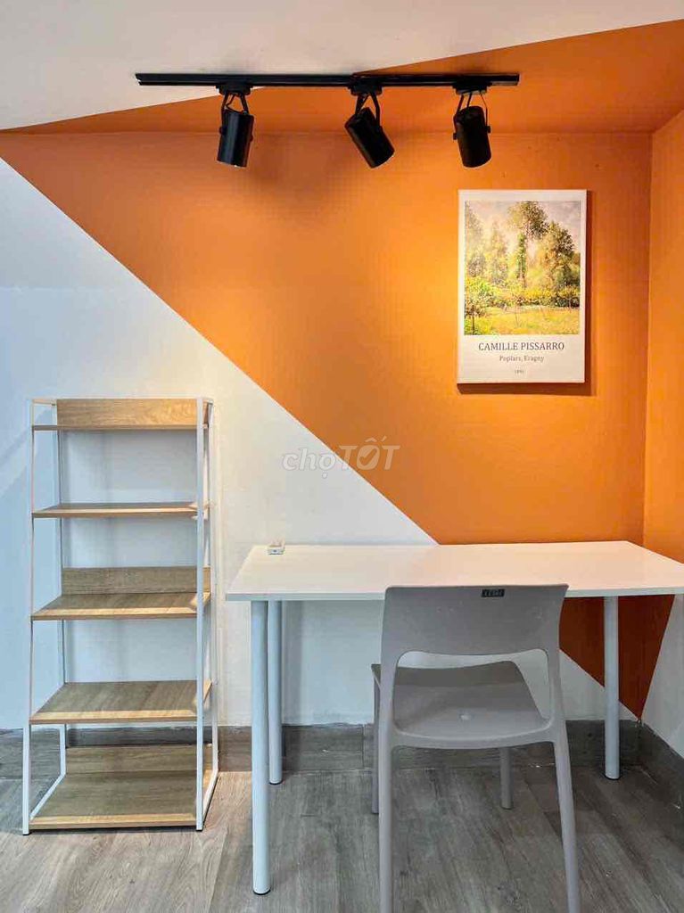 The student room has a broad Ngay công viên Gia Định.