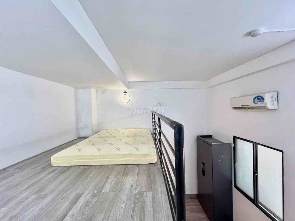 The student room has a broad Ngay công viên Gia Định.