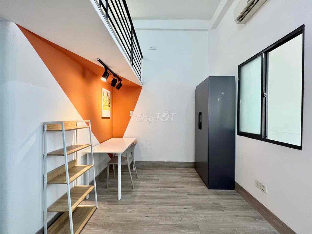 The student room has a broad Ngay công viên Gia Định.