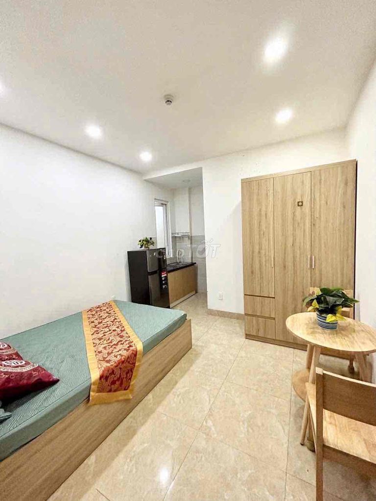 The studio is a super-beautiful interior near the 7th block.