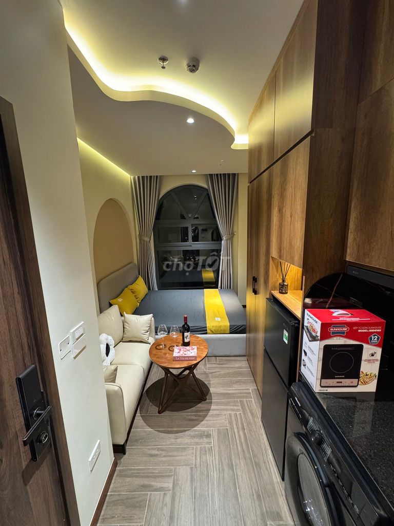 The new room is 100 percent of the private washing machine at the airport.