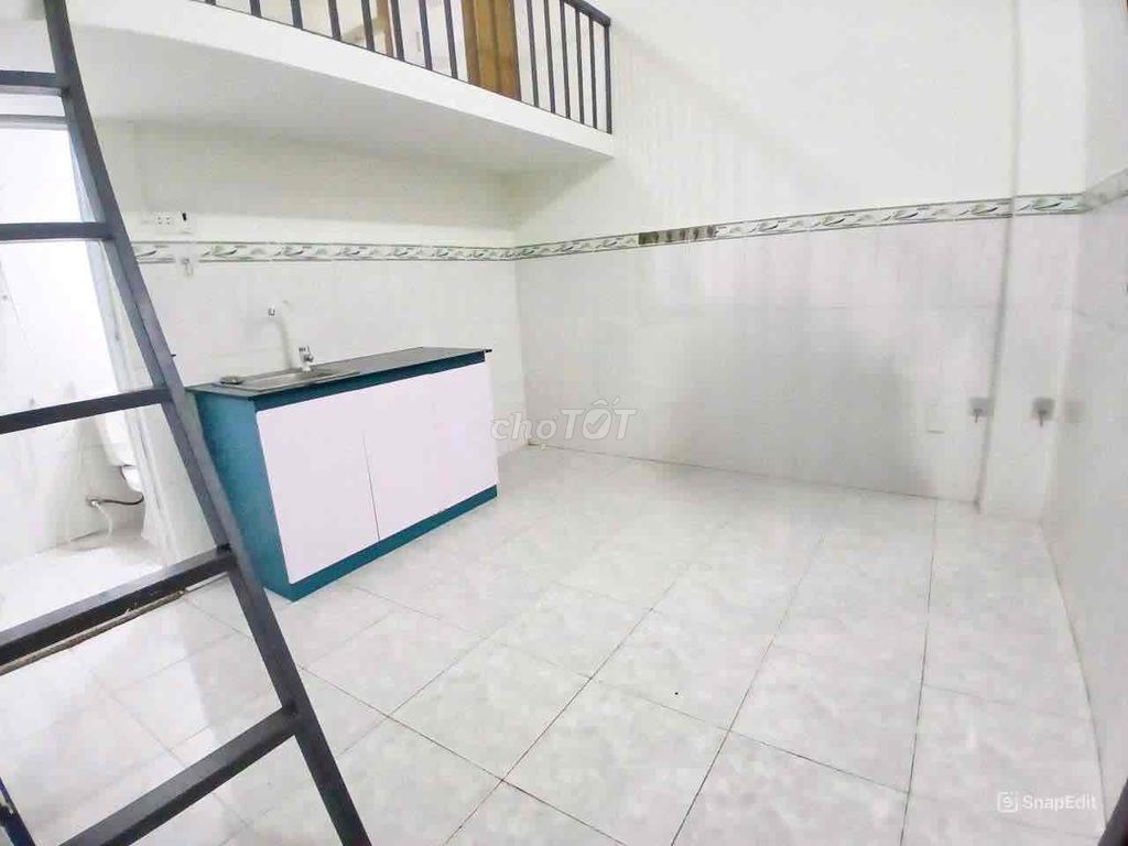 Clear a room near the University of Public Trade. Just 5 p on the bus.