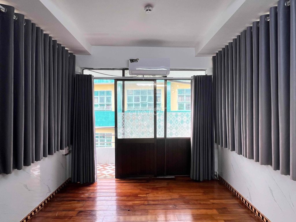 emart Phan Văn Trị-Calm University.