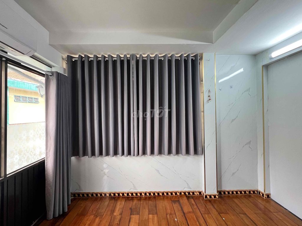 emart Phan Văn Trị-Calm University.
