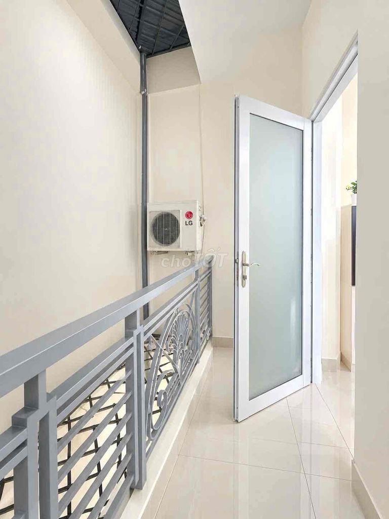 (3.5 million) Rent the service apartment right at Đình Phong Phú -30 m2 - full interior