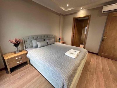 The service apartment is like a full bedroom with a balcony, district 4 near the county. A center.