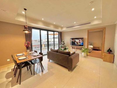 The service apartment is like a full bedroom with a balcony, district 4 near the county. A center.