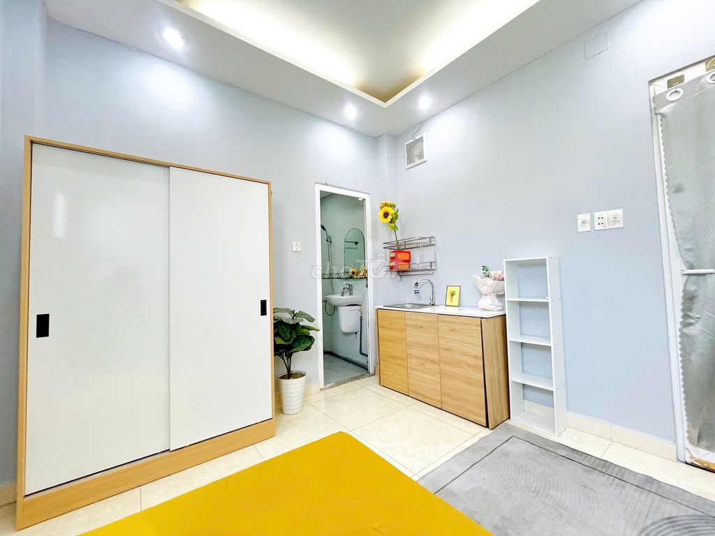 7th District beauty room - 3 million and 5
