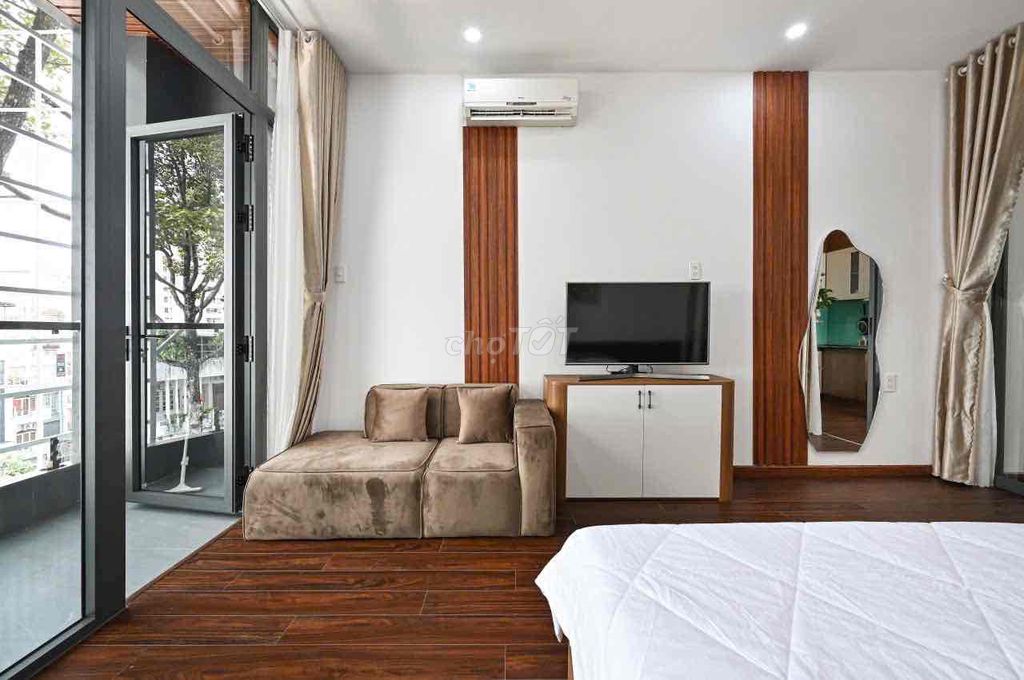 Very rare bedrooms, balconys, interiors, personal dryers.